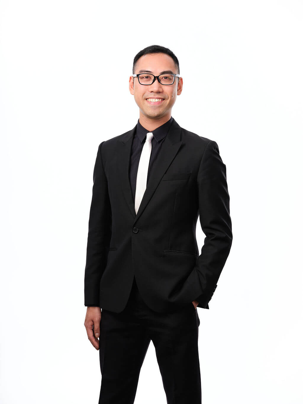 Hong Chow, Commercial Accountant